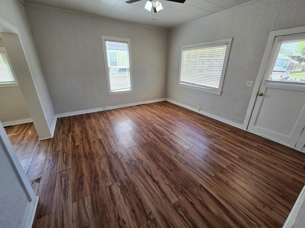 429 3rd Ave E - Photo 4 of 14