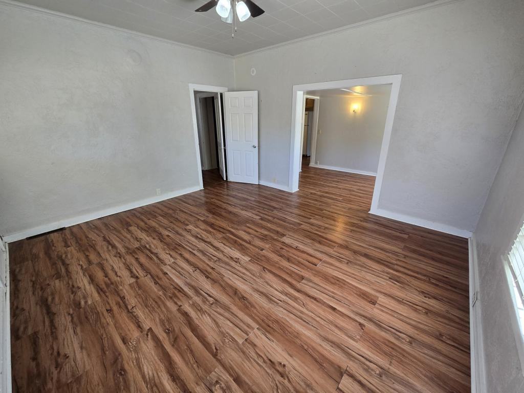429 3rd Ave E - Photo 5 of 14