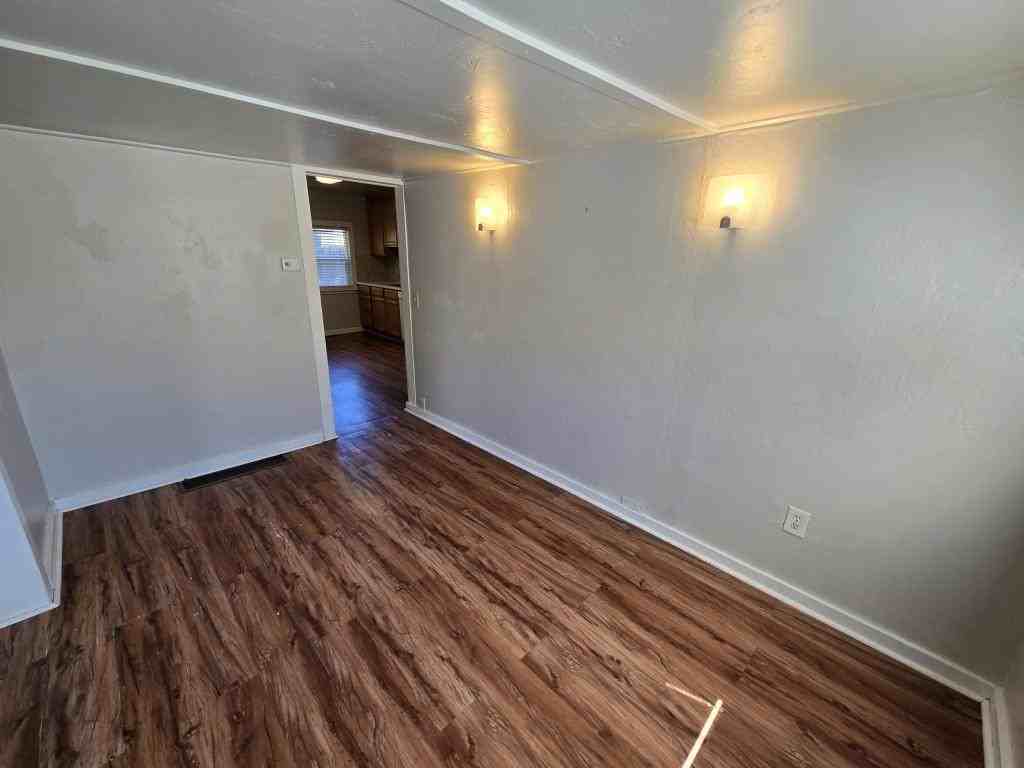 429 3rd Ave E - Photo 7 of 14