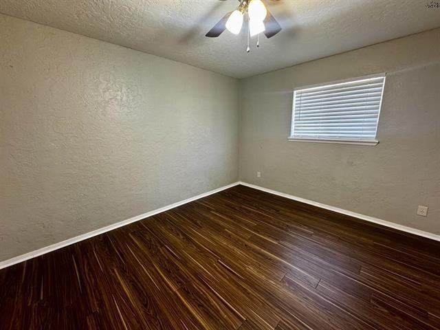 1710 10th St - Photo 4 of 8
