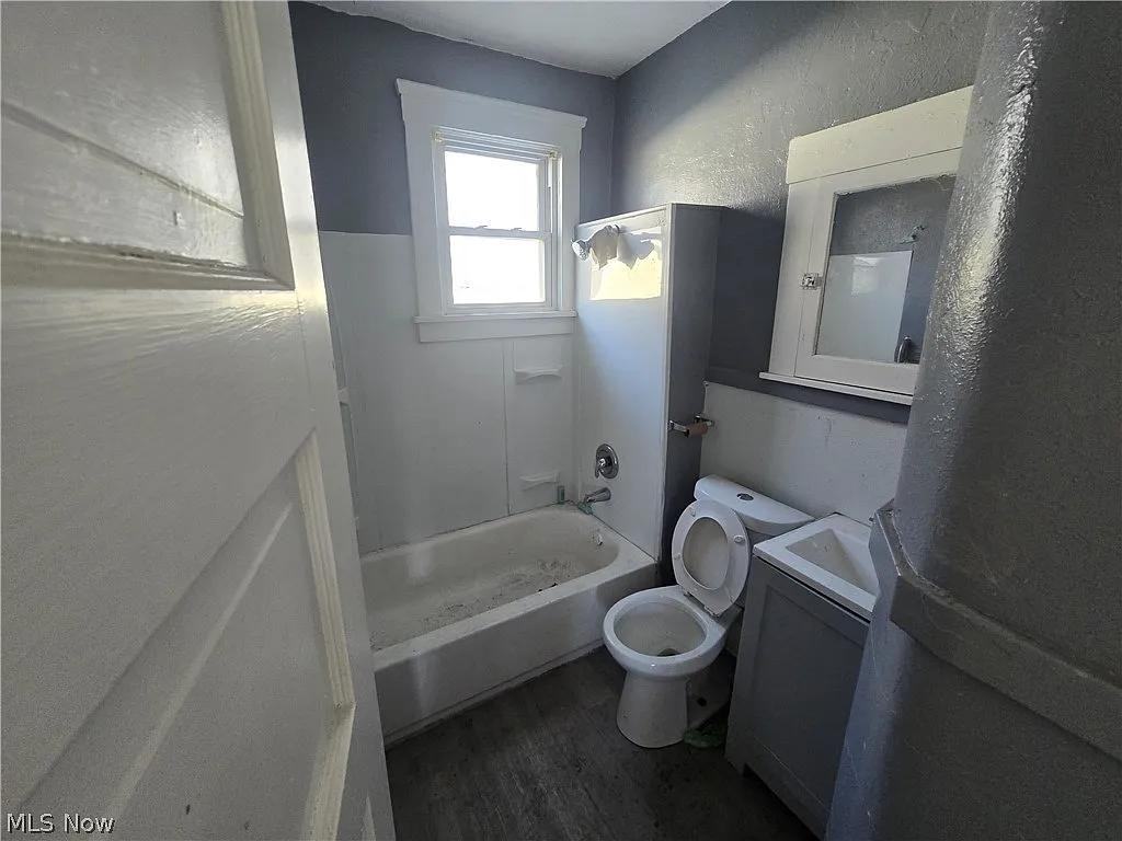 1087 E 64th St - Photo 5 of 14
