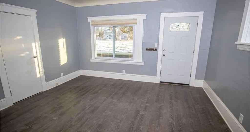 9523 Aetna Rd - Photo 5 of 16