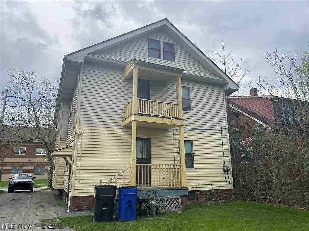 3526 E 146th St #UP - Photo 4 of 13