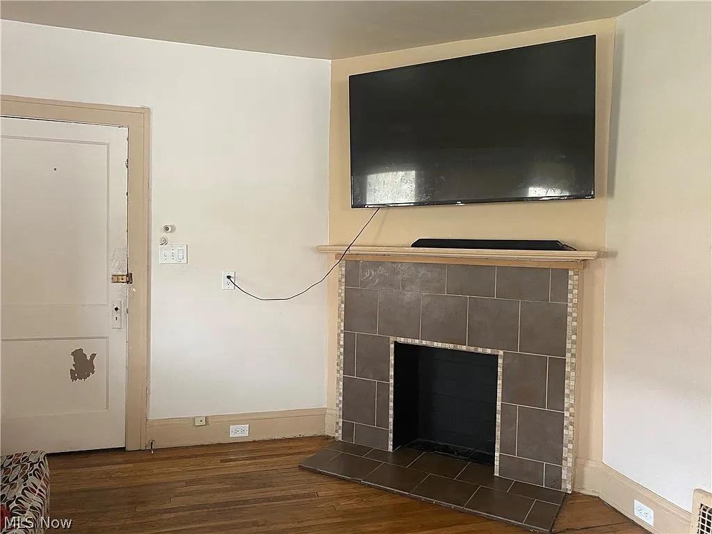 3526 E 146th St #UP - Photo 6 of 13