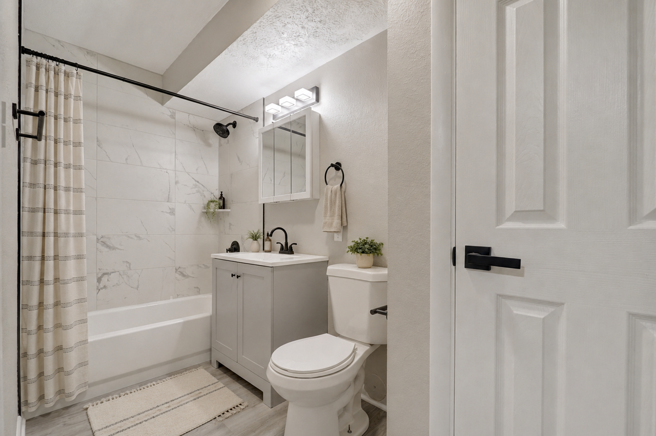 Lakeview Apartments - Photo 4 of 50