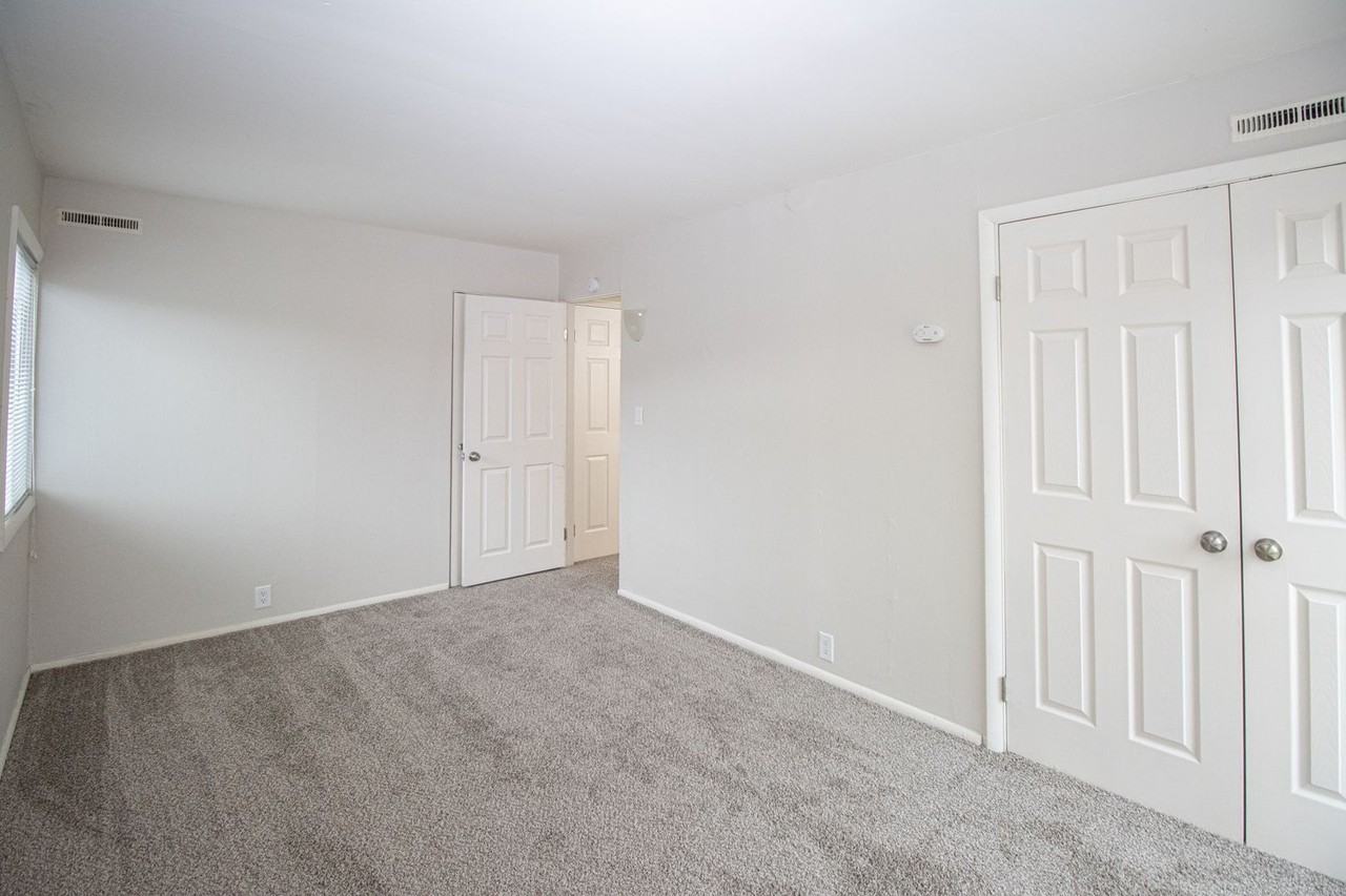 Eastgate Apartments - Photo 4 of 20