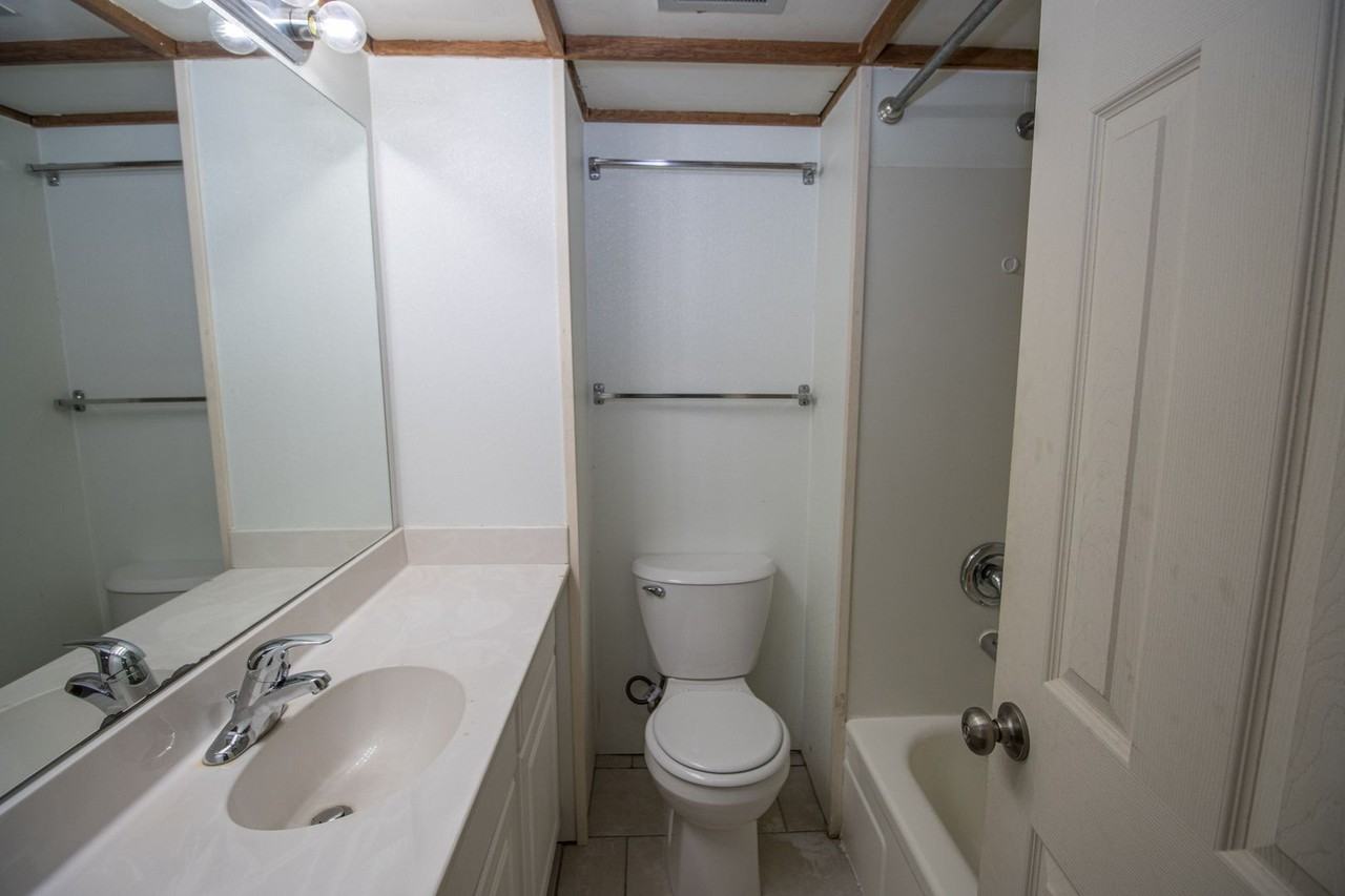 Eastgate Apartments - Photo 5 of 20