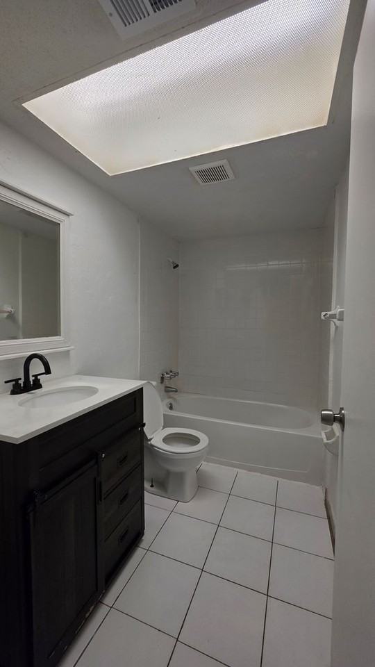 1140 S Ridgewood Ave - Photo 5 of 9