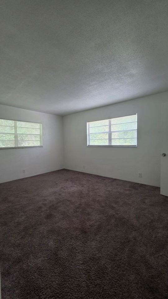 1140 S Ridgewood Ave - Photo 6 of 9
