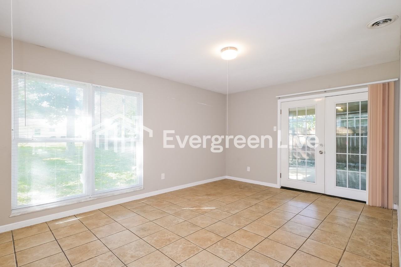 9524 Stansberry Ave - Photo 5 of 15