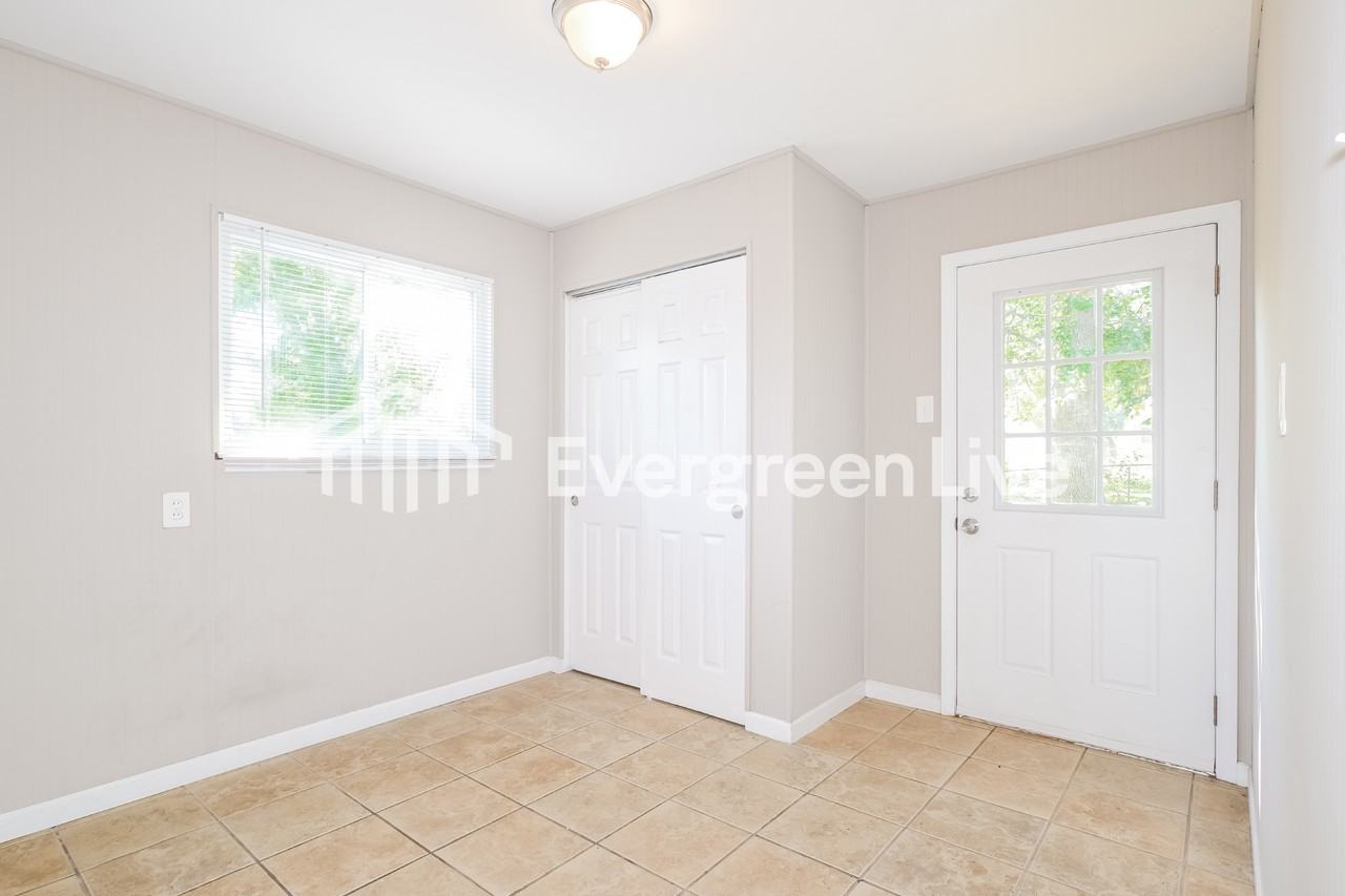 9524 Stansberry Ave - Photo 6 of 15