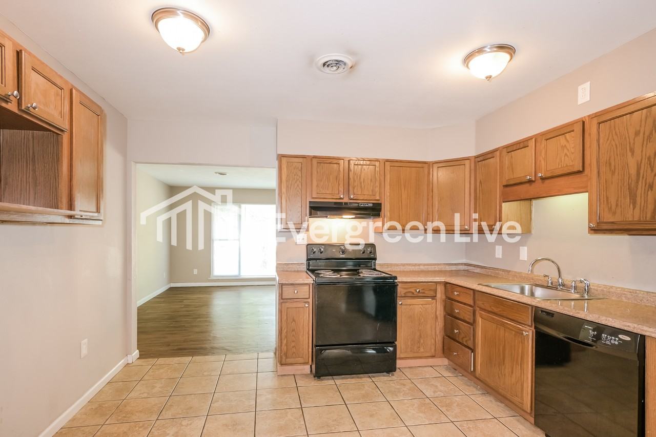 9524 Stansberry Ave - Photo 7 of 15
