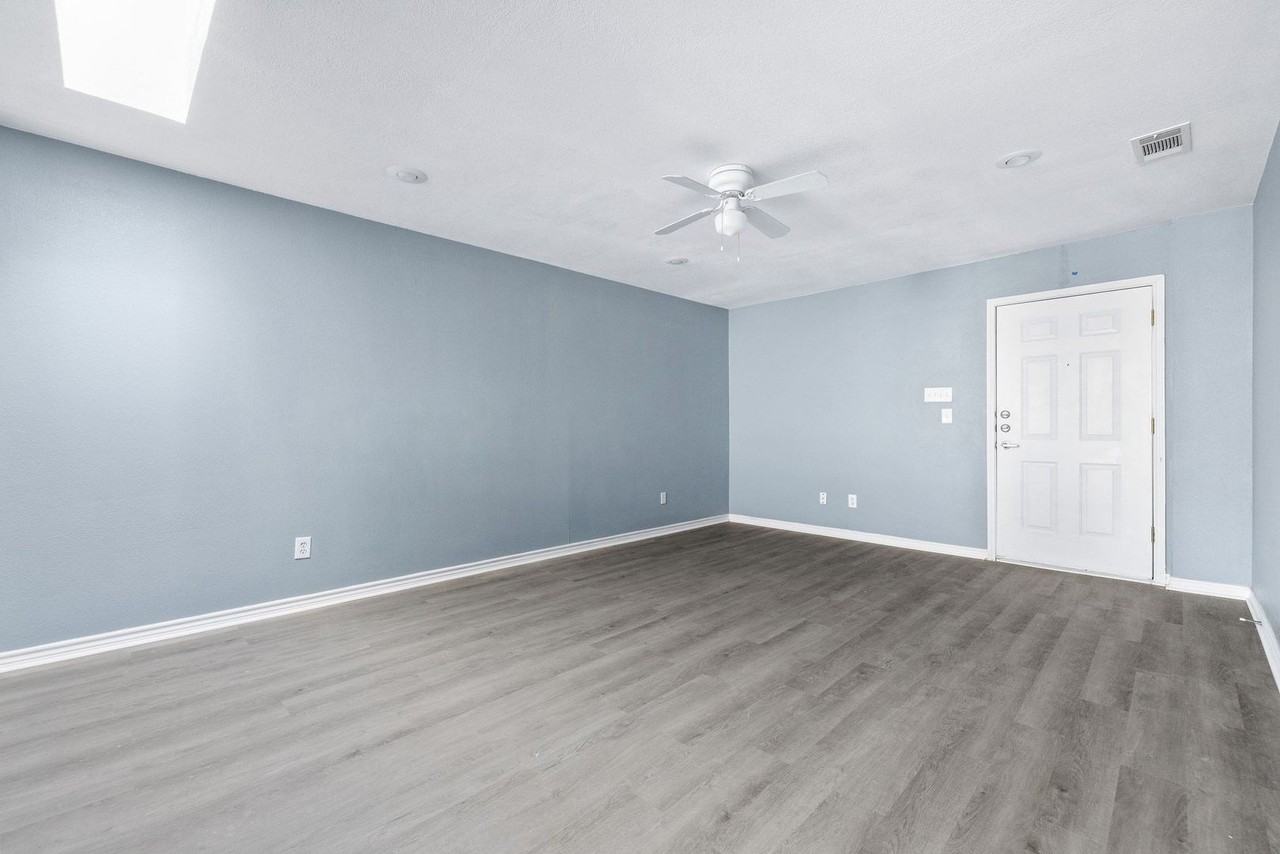 805 N Main St #108 - Photo 5 of 50