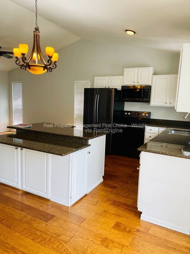 613 S Wheatland Cir - Photo 3 of 28