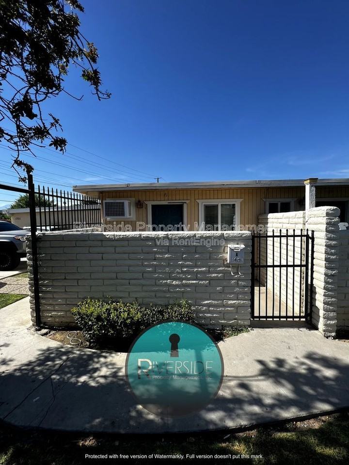 1221 Villa St #A - Photo 2 of 14