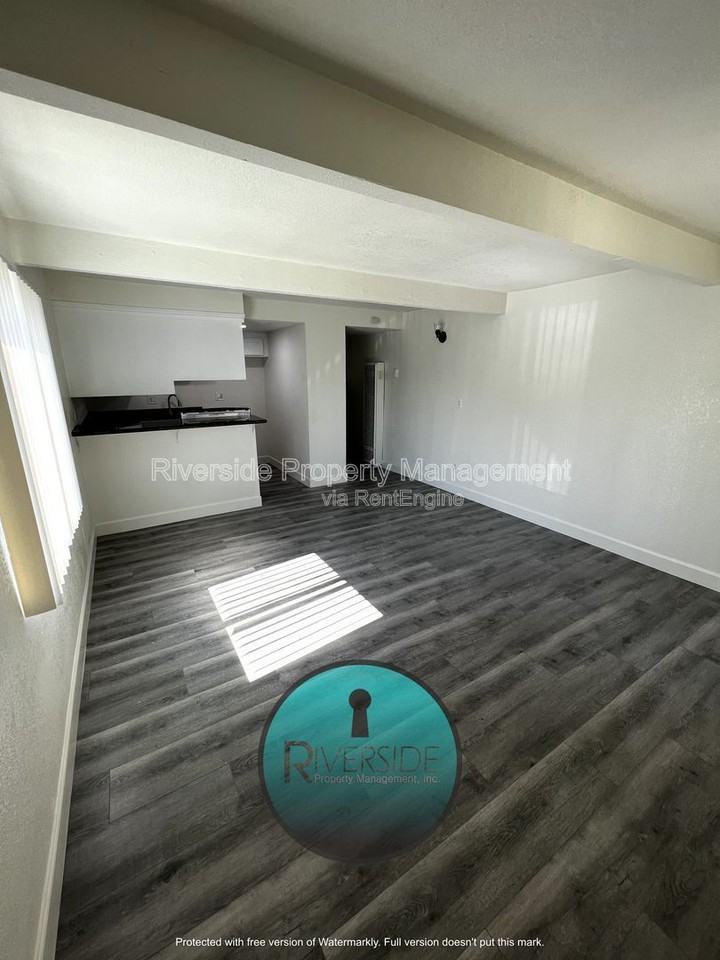 1221 Villa St #A - Photo 3 of 14