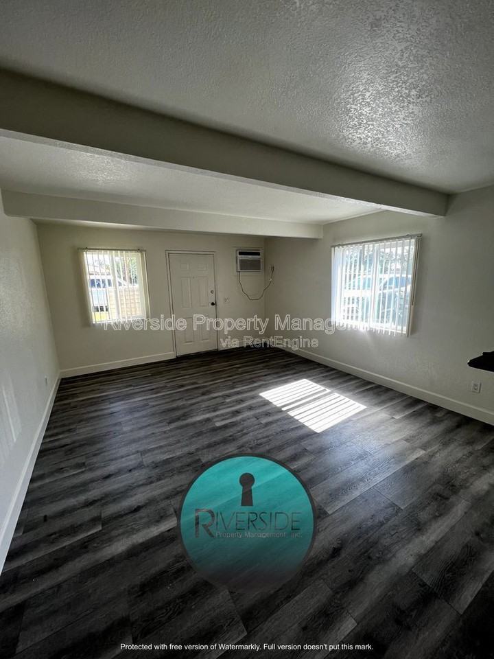 1221 Villa St #A - Photo 4 of 14