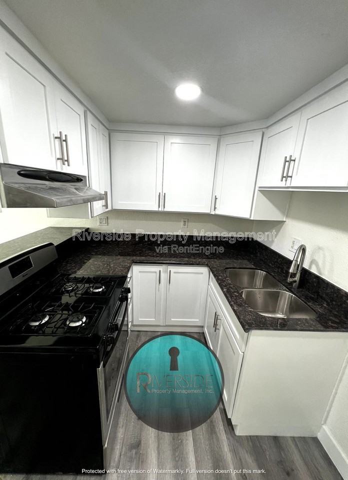 1221 Villa St #A - Photo 6 of 14