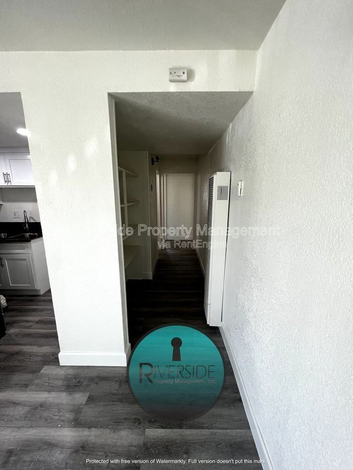 1221 Villa St #A - Photo 7 of 14