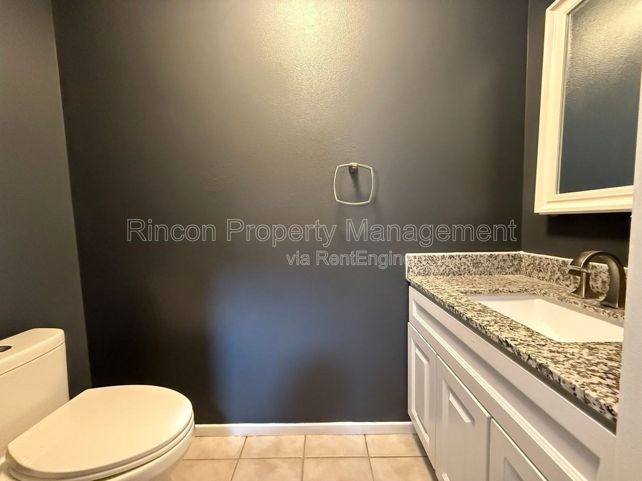 1540 Pyramid Ave - Photo 4 of 17