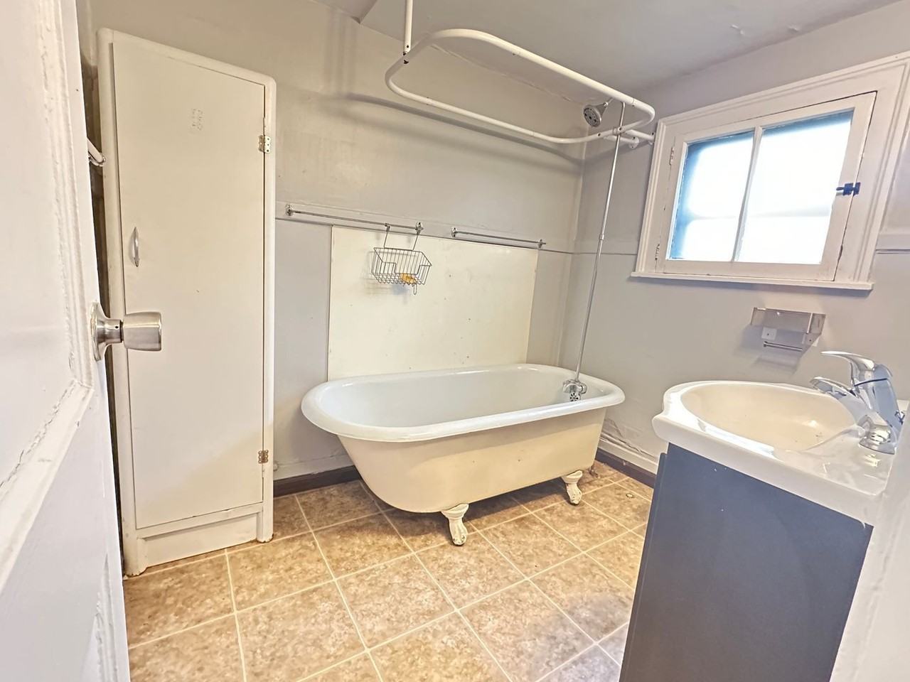 642 Cherry St Se #3 - Photo 5 of 8