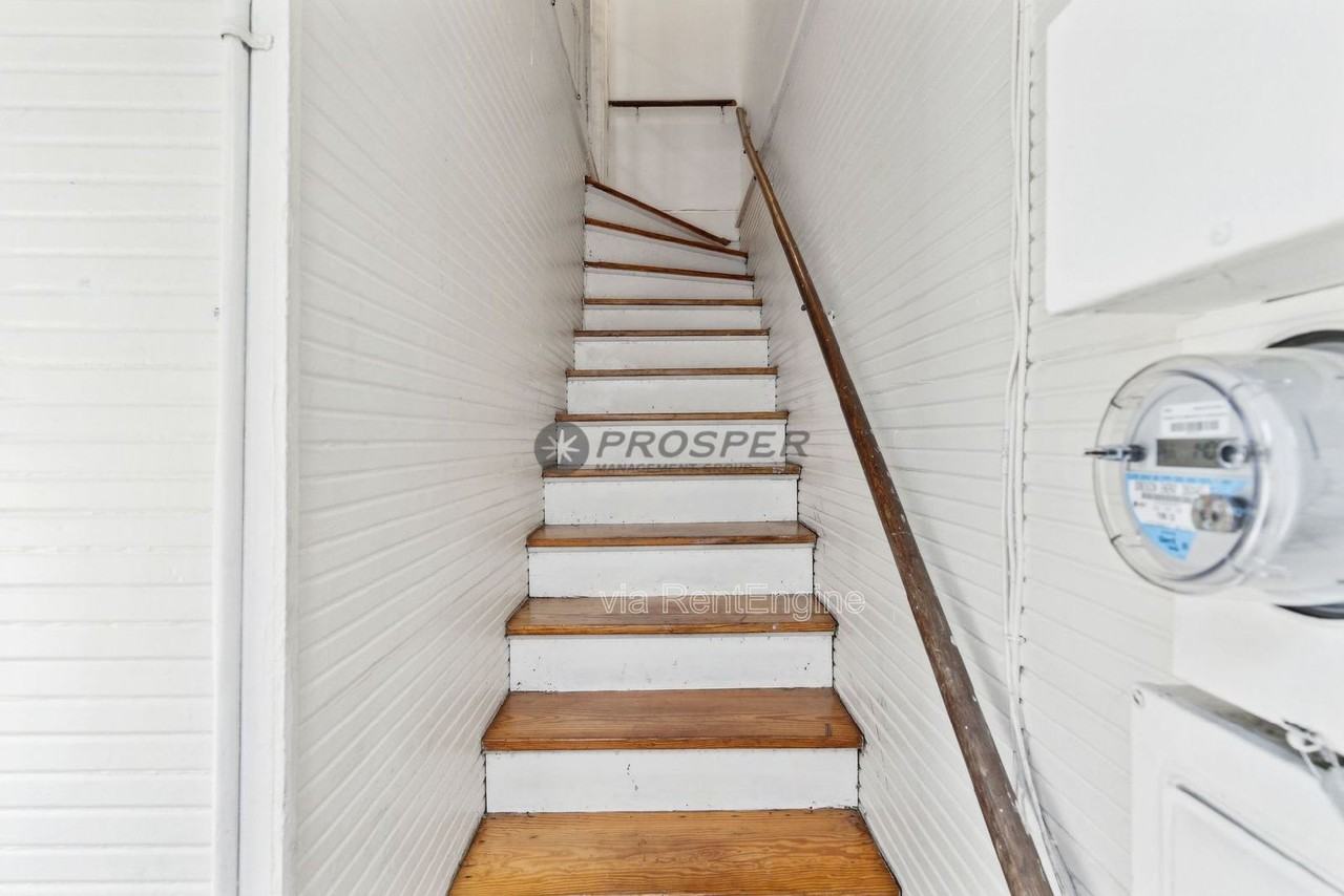72 1/2 King St - Photo 3 of 33