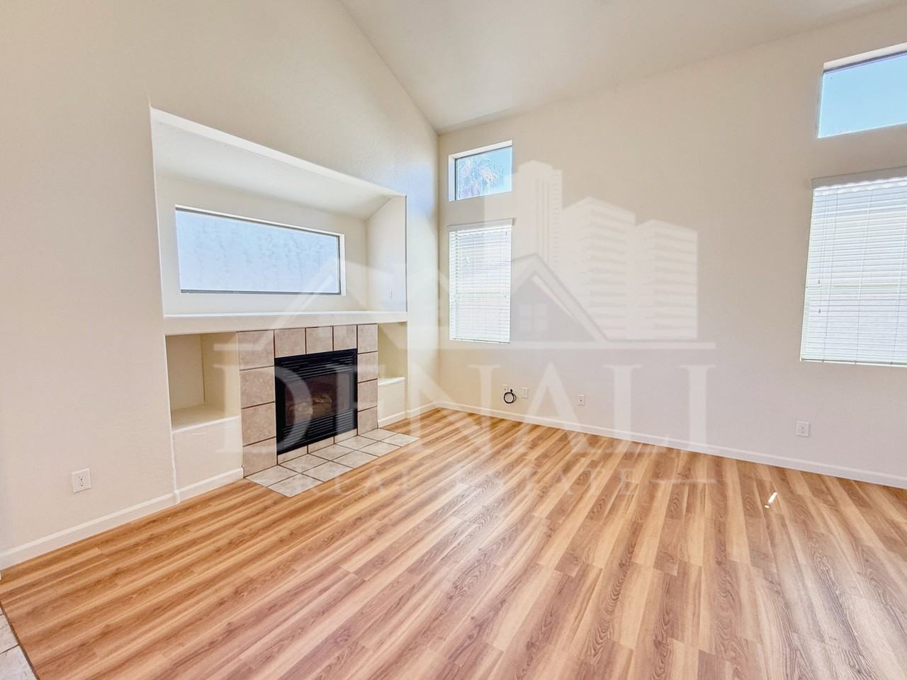 11184 W Palm Ln - Photo 7 of 25
