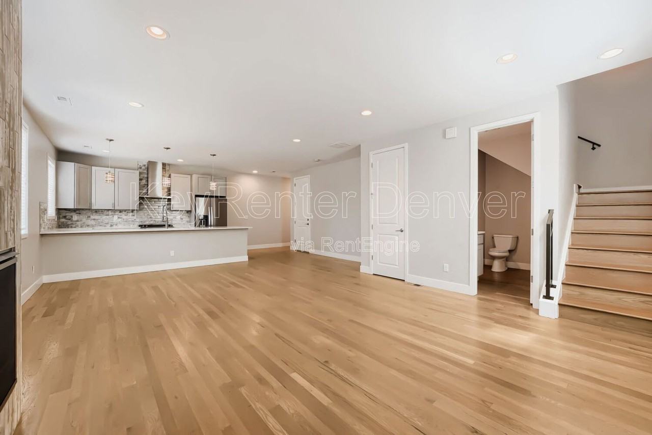 758 S Leyden St - Photo 5 of 29