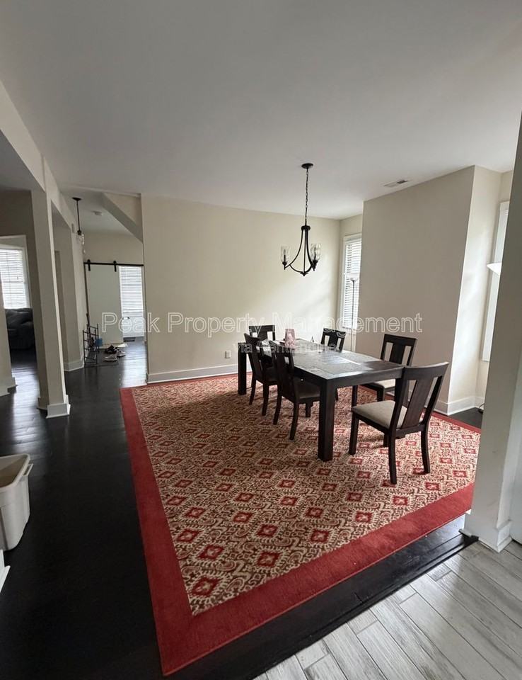 2311 Lamb Ave - Photo 4 of 10