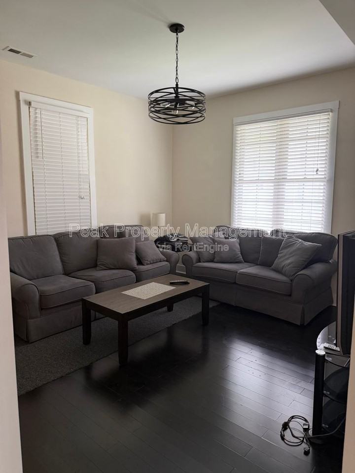 2311 Lamb Ave - Photo 5 of 10