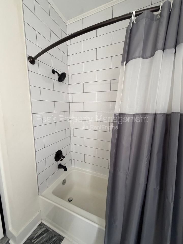 2311 Lamb Ave - Photo 7 of 10