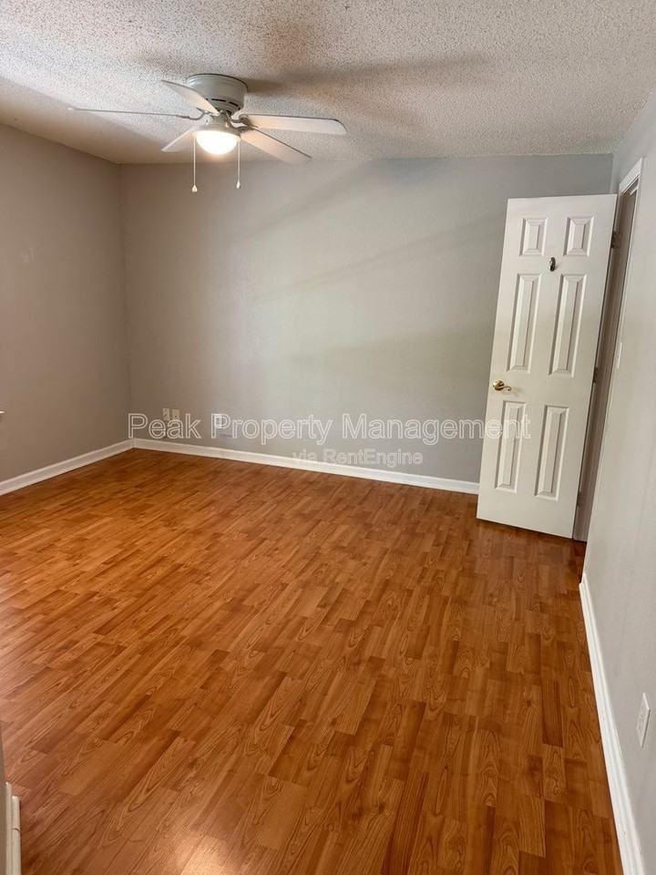9411 Links Ln #M - Photo 5 of 18