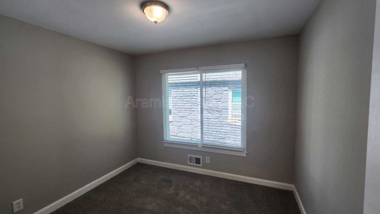 2043 Chicago Ave Nw - Photo 7 of 17
