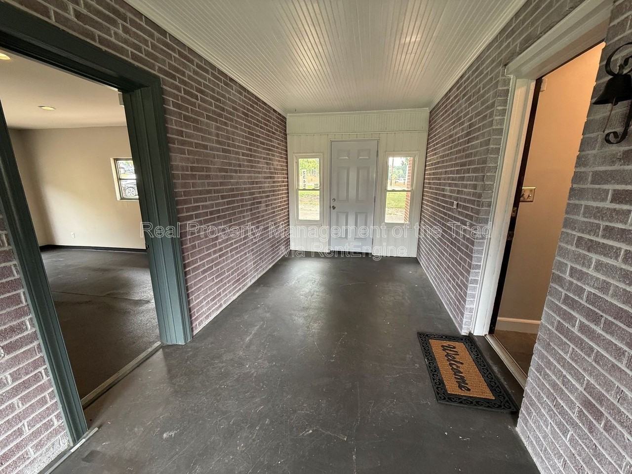 2345 Griffith Rd - Photo 2 of 26