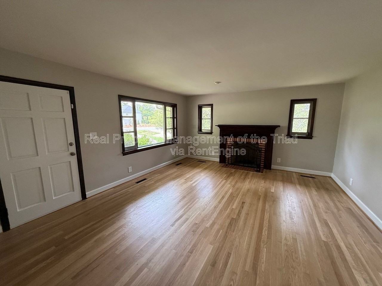 2345 Griffith Rd - Photo 3 of 26