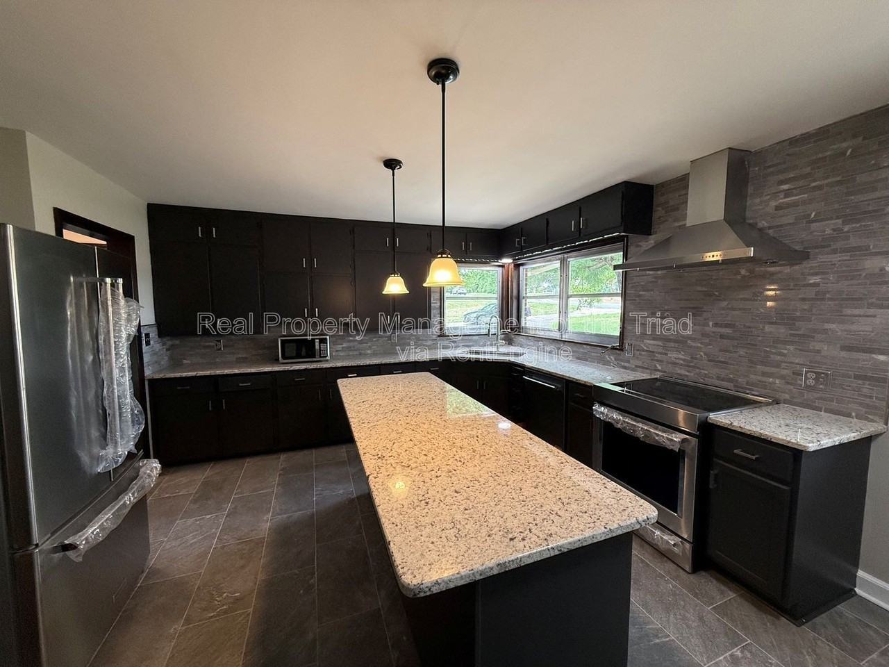 2345 Griffith Rd - Photo 6 of 26
