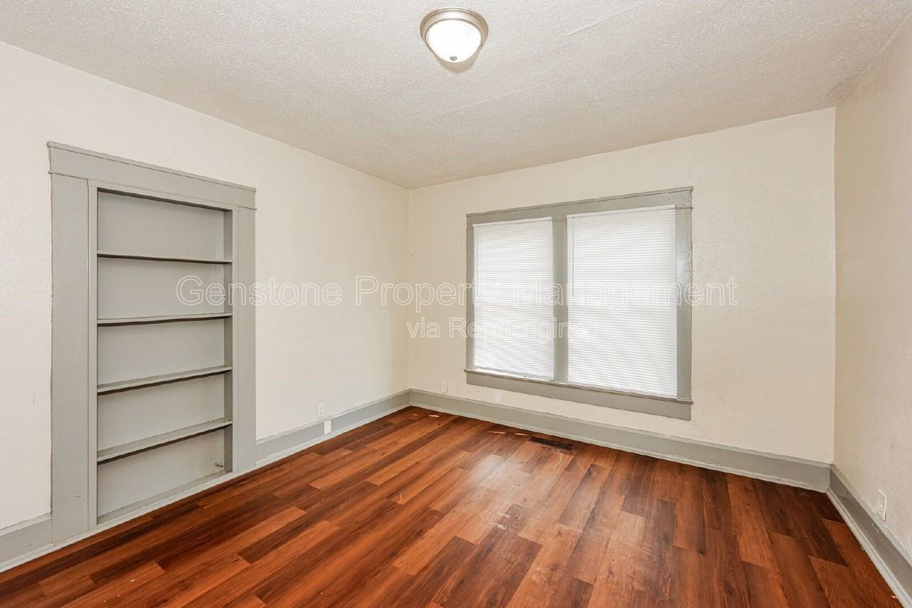 8036 4th Ave N - Photo 5 of 18