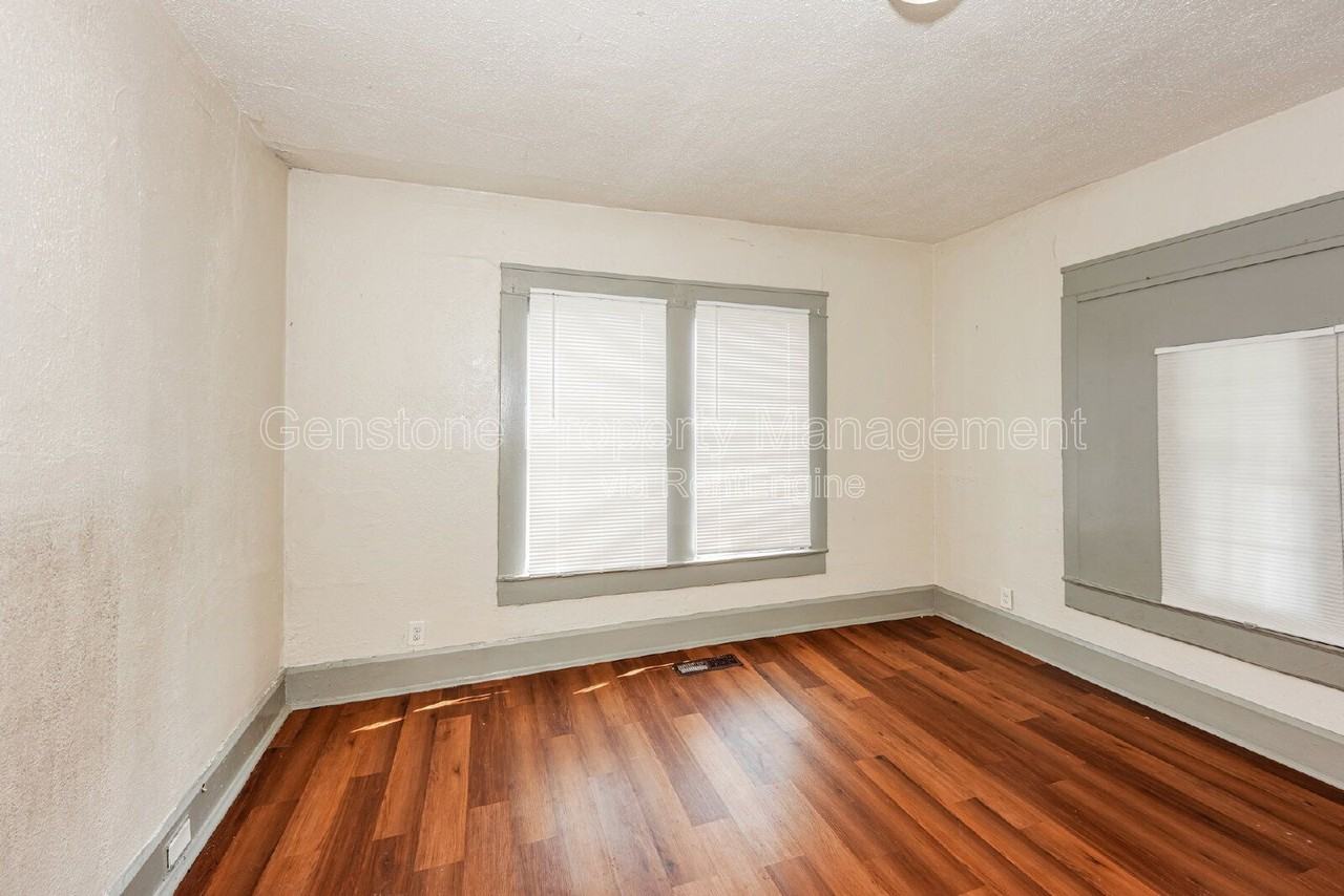 8036 4th Ave N - Photo 6 of 18