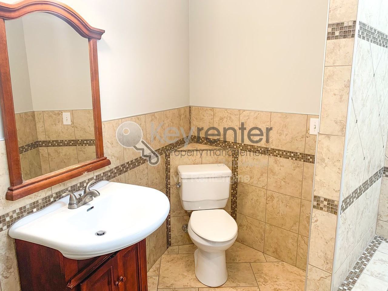 115 N Larchmont Ave #B - Photo 4 of 8
