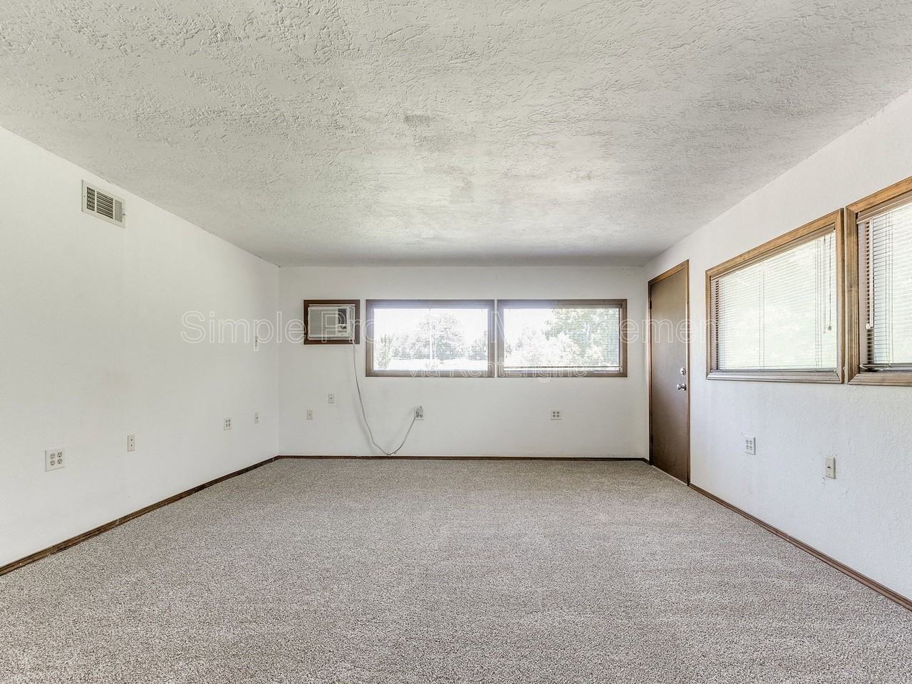 18916 Dave Dr - Photo 3 of 34