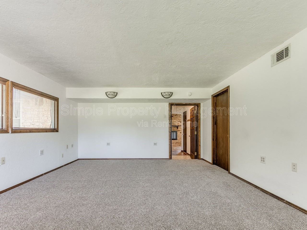 18916 Dave Dr - Photo 4 of 34