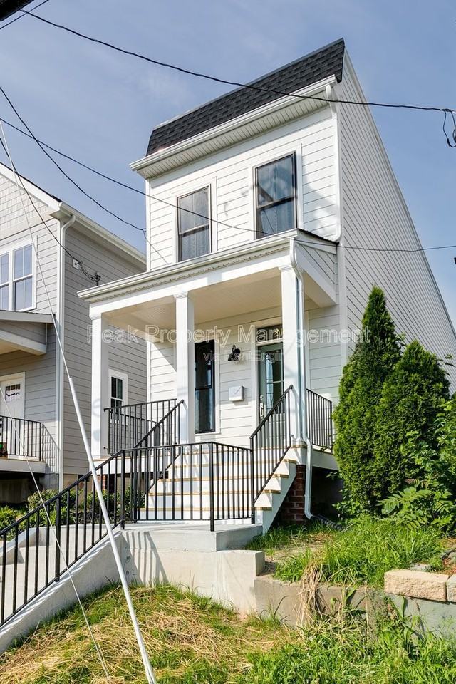 211 E 15th St - Photo 3 of 38
