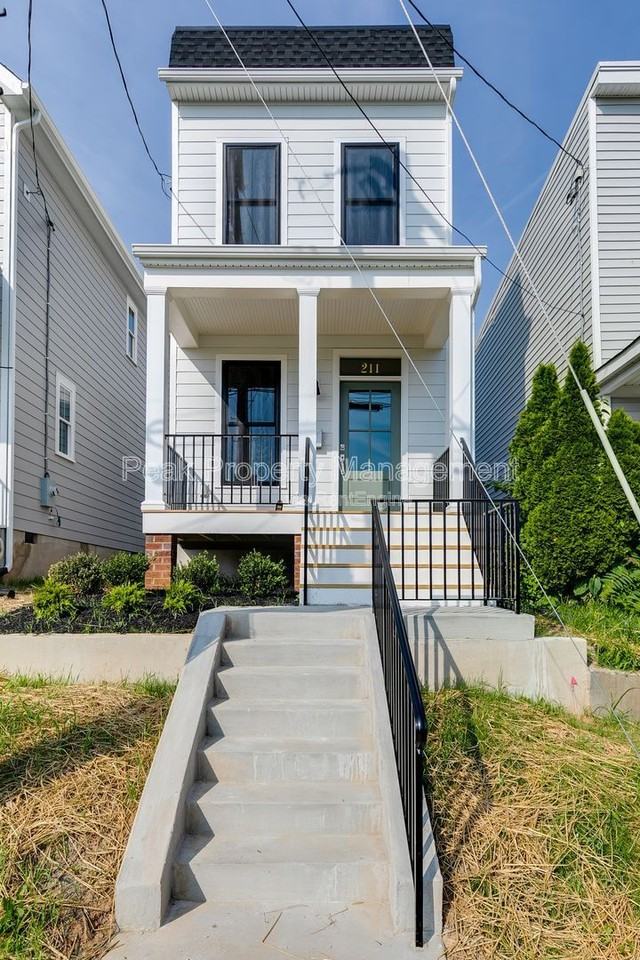 211 E 15th St - Photo 5 of 38