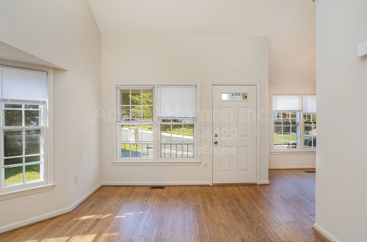 7461 Ridge Oak Ct - Photo 4 of 38