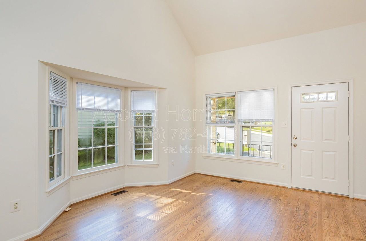 7461 Ridge Oak Ct - Photo 6 of 38