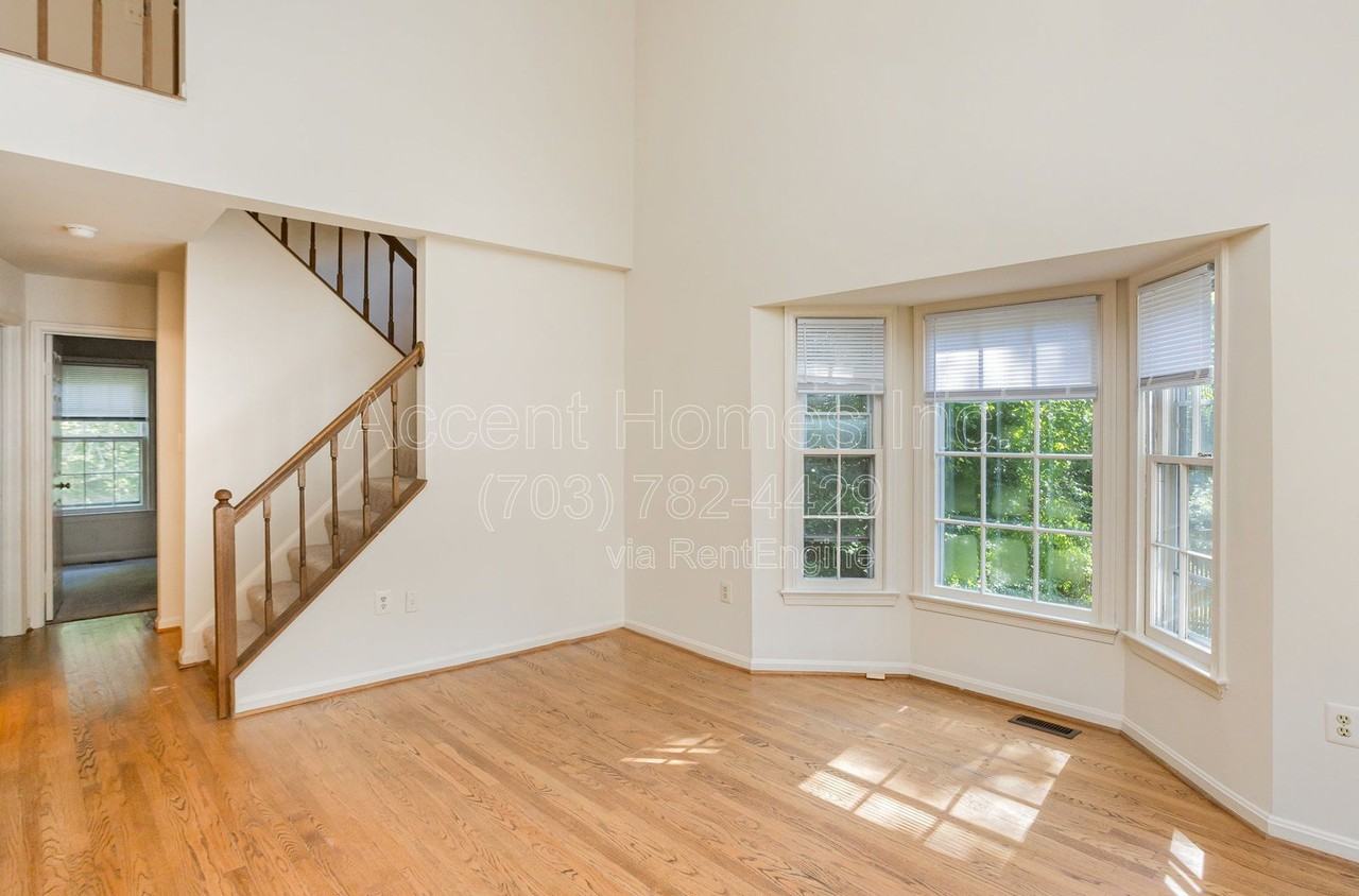 7461 Ridge Oak Ct - Photo 7 of 38