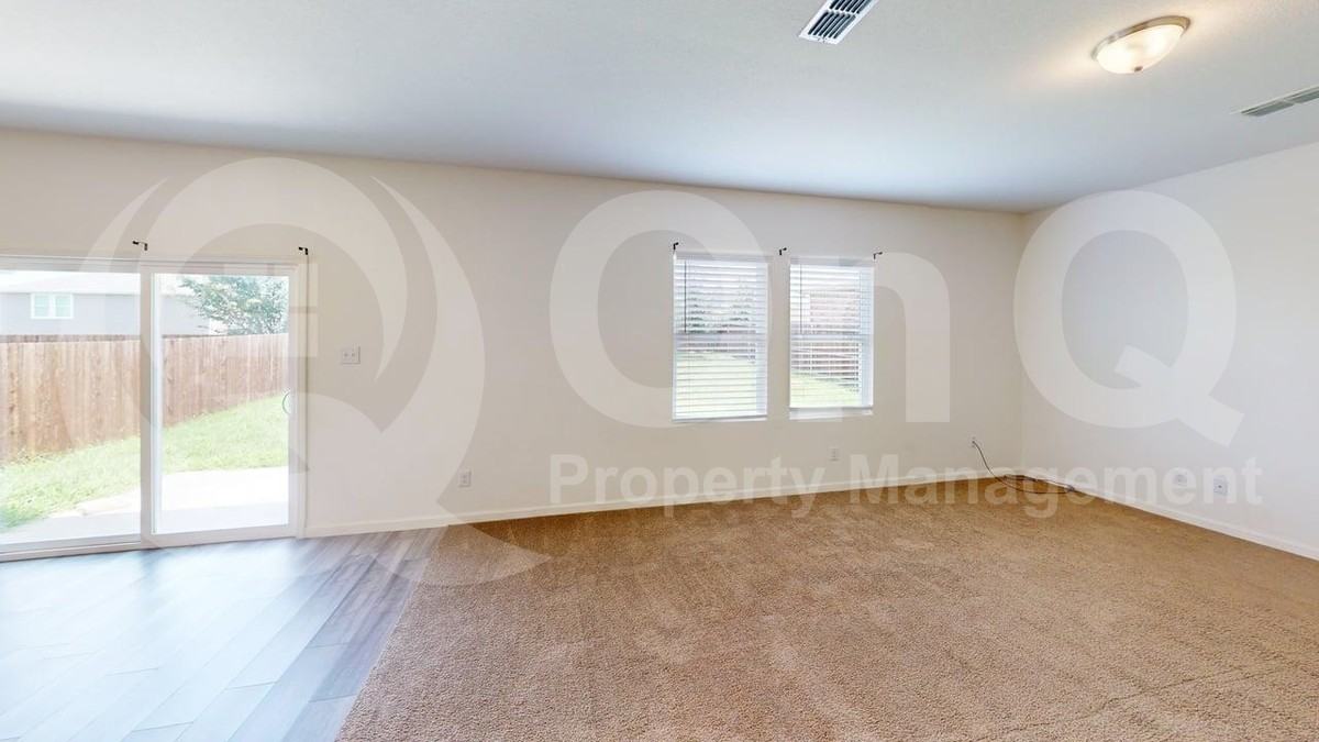 708 Bois D Arc Ln - Photo 7 of 25
