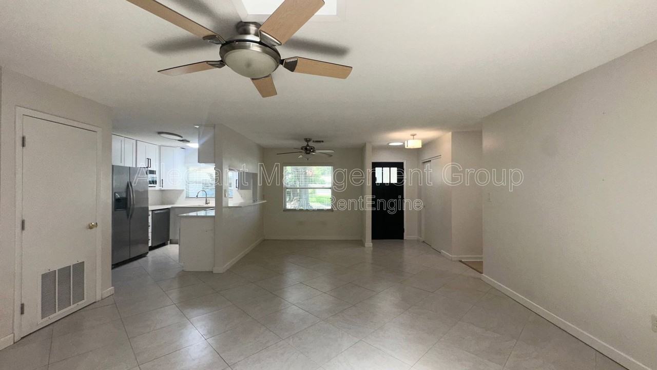 2828 Scarlet Rd - Photo 5 of 35