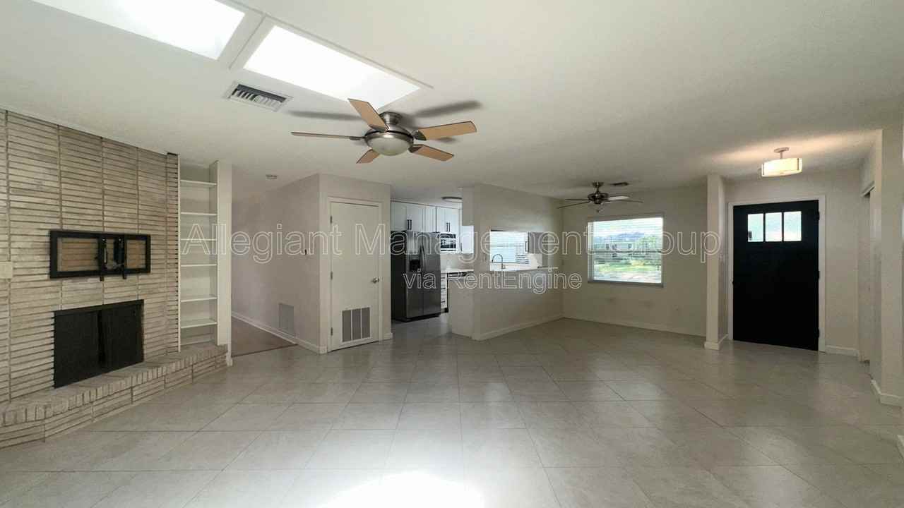 2828 Scarlet Rd - Photo 6 of 35