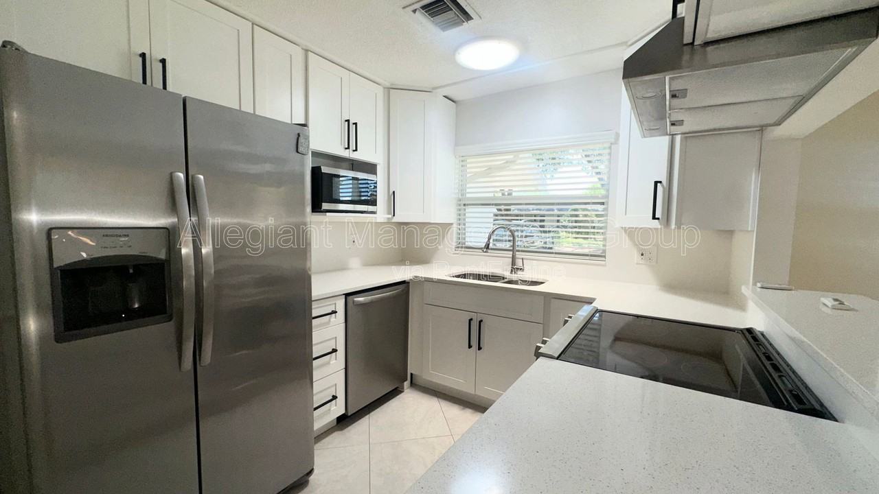 2828 Scarlet Rd - Photo 7 of 35